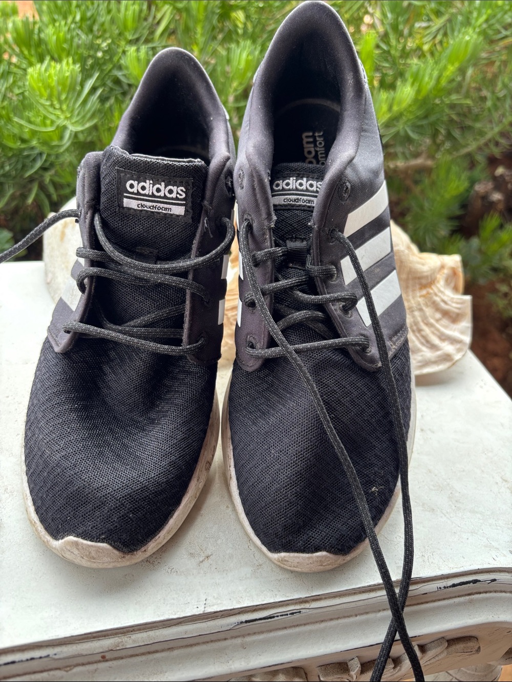 Adidas Women’s size 10 cloudfoam Black Athletic Shoes with Breathable Mesh